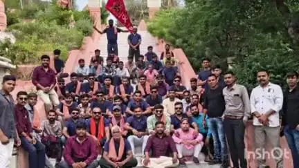 દાંતા: ખેડા જિલ્લાથી નીકળેલ વાઘેશ્વરી ધામ ઝાલાભાઇની મુવાડીથી પગપાળા સંઘ અંબાજી પહોંચ્યો.