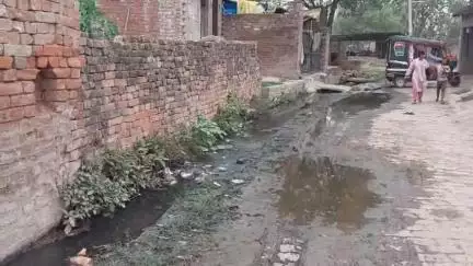 सिराथू: सौरई में सड़कों पर बह रहा नाली का पानी,जगह जगह फैली गंदगी, ग्रामीणों की नहीं होती सुनवाई #jansamasya