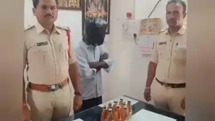 తాడిపత్రి: పెద్దవడుగూరు మండలం వీరన్న పల్లి గ్రామంలో బెల్ట్ షాప్ నిర్వహిస్తున్న వ్యక్తిని అరెస్టు చేసి మద్యం బాటిల్ను స్వాధీనం
