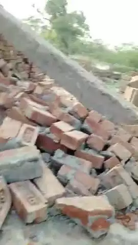 bina adesh ke makan toda  he pese ki dam pe tudbaya he lekhpal paradeep  ke dubara bijendra hamare  ghar aae or pese ki