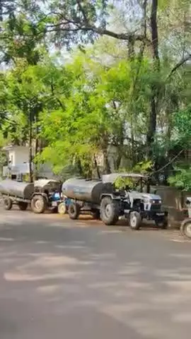 फिल्टर पर बिजली के खंभे पर पेड़ गिरने के कारण  पानी के सारे टैंकर हुए खड़े  #जलनिगम झांसी