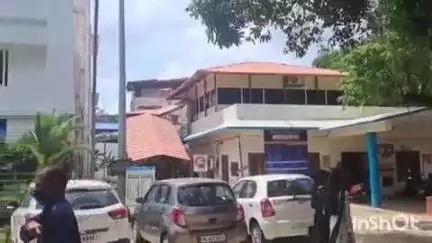 കാർത്തികപ്പള്ളി: പള്ളിപ്പാട്ട് കുരിത്തറ പാടത്ത് മീൻപിടിക്കാൻ പോയ യുവാവ് ഫൈബർ വള്ളം മറിഞ്ഞ് മരിച്ചു