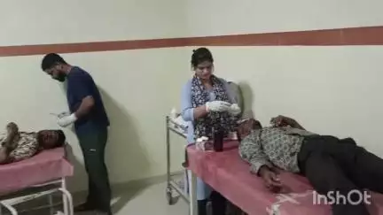 दांतारामगढ़: शहर के गोविंदपुरा मोड़ पर गोवंश से टकराकर बाइक सवार 2 लोग हुए घायल, राजकीय अस्पताल पलसाना में कराया गया भर्ती
