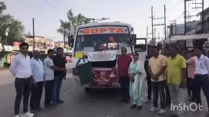 सीहोर नगर: भोपाल में महिला सशक्तिकरण महासम्मेलन के लिए सीहोर से नपाध्यक्ष ने 25 बसों को हरी झंडी दिखाई