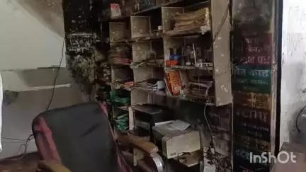 मल्हारगढ़: पिपलियामंडी में स्टेशनरी की दुकान में लगी आग, फोटो कॉपी मशीन व अन्य सामान जलकर हुआ राख