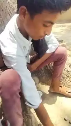 gram Barauni mein khalnayak bacchon ke liye juga