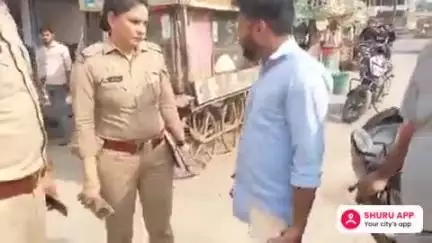 वकीलऔर महिला पुलिसऑफिसर में भिड़ंत
#पब्लिक प्लेस पर सिगरेट पीने को लेकर बहस
#Ghaziabad का बताया जा रहा वीडियो
शिव सिं