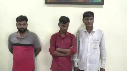 પલસાણા: શહેરના ચલથાણ રેલવે સ્ટેશન પાસે જુગારની રેડ: પાંચ શખ્સો ઝડપાયા, રૂ. 21,510નો મુદ્દામાલ જપ્ત