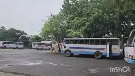 കുട്ടനാട്: എടത്വാ - പൊടിയാടി, എടത്വാ - വീയപുരം റൂട്ടുകളിൽ കെ.എസ്.ആർ.ടി.സി സർവ്വീസുകൾ നിർത്തലാക്കി
