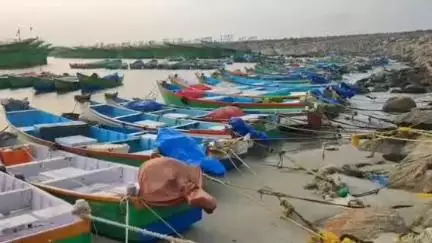கிள்ளியூர்: குளச்சல், தேங்காய்பட்டணம் உட்பட குமரி மேற்கு கடற்கரை பகுதியில் இன்று நள்ளிரவு முதல் மீன்பிடி தடைக்காலம் அமல்