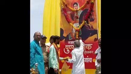 महागाव: शहरातील पुण्यश्लोक अहिल्यादेवी होळकर चौक येथे अहिल्यादेवी होळकर त्रिशताब्दी जन्मोत्सवानिमित्ताने अभिवादन