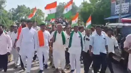 ಹೊಸಪೇಟೆ: ಆಪರೇಷನ್ ಸಿಂಧೂರ್ ಯಶಸ್ವಿ ಹಿನ್ನೆಲೆಯಲ್ಲಿ,ಕಮಲಾಪುರ ಪಟ್ಟಣದಲ್ಲಿ ತಿರಂಗಾ ಯಾತ್ರೆ ಮೆರವಣಿಗೆ