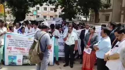 ಹೊಸಪೇಟೆ: ವಿಶ್ವ ತಂಬಾಕು ರಹಿತ ದಿನಾಚರಣೆ ಹಿನ್ನೆಲೆಯಲ್ಲಿ,ನಗರದಲ್ಲಿ ಜನಜಾಗೃತಿ ಜಾಥ