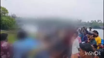 കൊച്ചി: ചെറായിൽ വള്ളം മറിഞ്ഞ് കാണാതായ യുവാവിന്റെ മൃതദേഹം കോവിലകത്തും കടവിൽ കണ്ടെത്തി