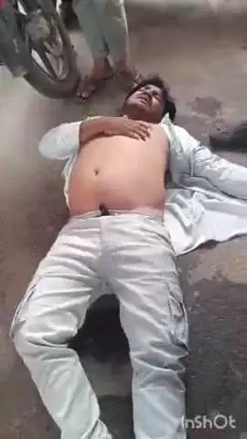 टूंडला: सुभाष चौराहे पर स्कूटी सवार युवक को आया हार्टअटैक, सीएचसी में प्राथमिक उपचार देने के बाद आगरा रेफर