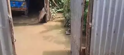 মাদারিহাট: বীরপাড়ার কলেজপাড়া সুভাষপল্লীতে শুক্রবার রাত থেকে শনিবার  পর্যন্ত আটকে রইল নালার জল  #jansamasya