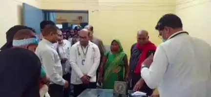 बांसी: सामुदायिक स्वास्थ्य केंद्र मिठवल (तिलौली) का निरीक्षण नगर विकास सचिव अजय कुमार शुक्ला ने किया, दिए निर्देश