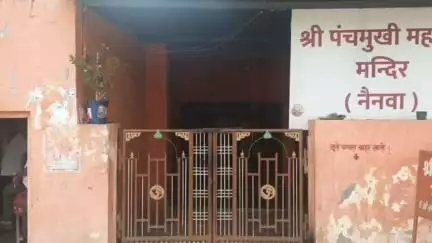 नैनवां: नैनवा पुलिस कर्मियों ने पंचमुखी महादेव मंदिर के बाहर एक गोवंश को करंट लगने से बचाया, विद्युत सप्लाई कराई बंद