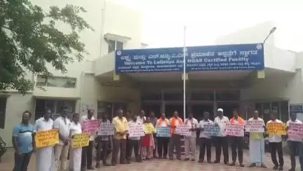 ಕೊಳ್ಳೇಗಾಲ: ಜನೌಷಧಿ ಕೇಂದ್ರ ಮುಚ್ಚುವ ಕಾಂಗ್ರೆಸ್‌ ಸರ್ಕಾರದ ನಡೆ ಖಂಡಿಸಿ ಪಟ್ಟಣದಲ್ಲಿ ಬಿಜೆಪಿ ಪ್ರತಿಭಟನೆ