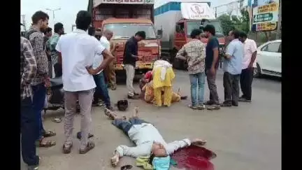 రాజానగరం: రాజనగరం, కలవచర్ల జంక్షన్ వద్ద జాతీయ రహదారిపై రోడ్డు ప్రమాదం, భర్త మృతి, భార్యకు తీవ్ర గాయాలు