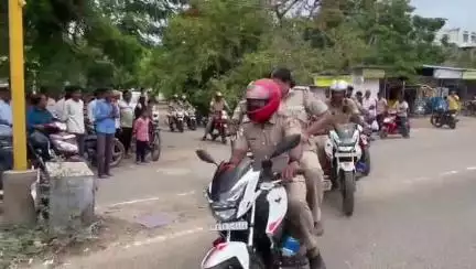ಇಳಕಲ್‌: ನಗರದಲ್ಲಿ ಚೀತಾ ವಾಹನಗಳ ಮೂಲಕ ಸಾರ್ವಜನಿಕರಿಗೆ ಜಾಗೃತಿ ಮೂಡಿಸಿದ ಪೊಲಿಸರು