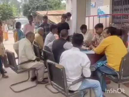 कृत्यानंद नगर: के नगर थाना परिसर में भू विवाद और समस्या के समाधान को लेकर थाना अध्यक्ष ने लगाया जनता दरबार
