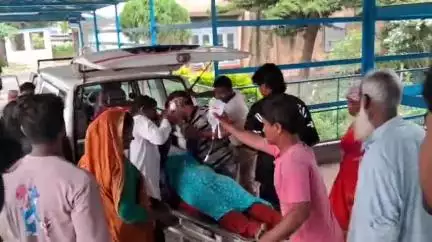 হেমতাবাদ: হেমতাবাদের সোনাবান্দ এলাকায় বাজ পড়ে অসুস্থ মহিলা,  পাঠানো হয়েছে রায়গঞ্জ মেডিক্যালে