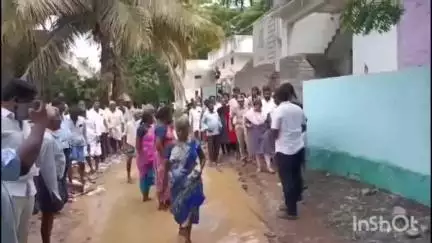 పి. చింతకుంటలో పెన్షన్ల పంపిణీ కార్యక్రమంలో పాల్గొన్న ఎమ్మెల్యే భూమా