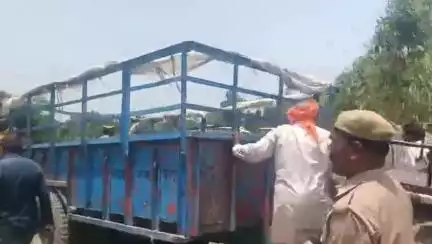 महमूदाबाद: थाना रामपुर मथुरा में शमशान घाट बनने को लेकर ग्रामीणों और तहसील प्रशासन के बीच हुई झड़प