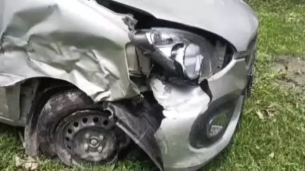 তুফানগঞ্জ ১: বাবুপাড়া মোড় এলাকায় জাতীয় সড়কের উপর বাইক ও ছোটো চার চাকার গাড়ির মুখোমুখি সংঘর্ষ, আহত বাইক চালক