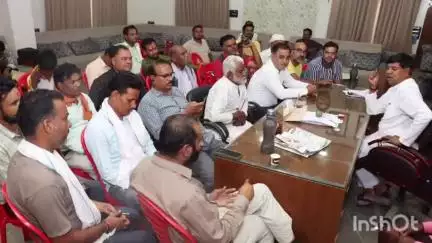 पठारी: तहसील क्षेत्र के एक दर्जन से अधिक लोगों ने समस्याओं के समाधान हेतु विधायक हरि सिंह सप्रे को दिए आवेदन
