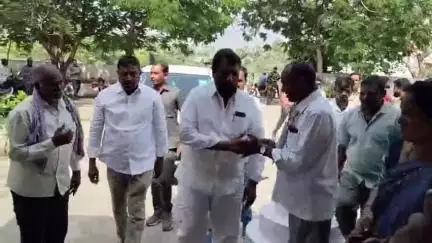 ధర్మారం: కళ్యాణ లక్ష్మి, సీఎంఆర్ఎఫ్ చెక్కులను పంపిణీ చేసిన విప్ అడ్లూరి లక్ష్మణ్ కుమార్