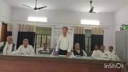 बिंदकी: बिंदकी कस्बे के तहसील में अधिवक्ता संघ की बैठक में अध्यक्ष राजेंद्र कुमार मिश्रा ने कहा- समस्याएं हल की जाएंगी
