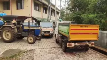 ವಿರಾಜಪೇಟೆ: ವಿವಿಧ ಬೇಡಿಕೆ ಗಳನ್ನು ಈಡೇರಿಸುವಂತೆ ಒತ್ತಾಯಿಸಿ ವಿರಾಜಪೇಟೆಯಲ್ಲಿ ಪೌರ ಕಾರ್ಮಿಕರಿಂದ ಅನಿರ್ದಿಷ್ಠವದಿ  ಮುಷ್ಕರ ಆರಂಭ