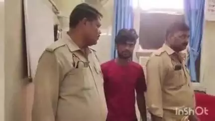 जसराना: सोशल मीडिया पर तमंचा लहराने वाले आरोपी को रजावली पुलिस ने पिपरौली गांव के पास से किया गिरफ्तार