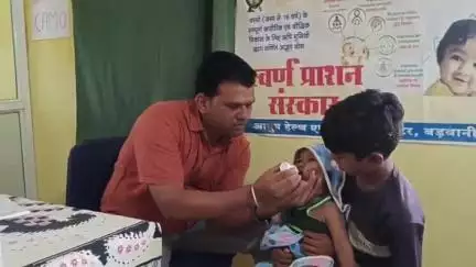 ठीकरी: पुष्य नक्षत्र पर ग्राम चिचली के आयुष्मान आरोग्य मंदिर में 57 बच्चों को पिलाई गई निशुल्क स्वर्णप्राशन दवा