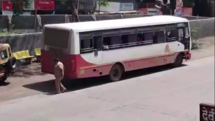 कोरेगाव: एस.टी. महामंडळाचा गलथान कारभार; कोरेगावात प्रवाशांची भर उन्हात वरात,मेढा आगाराचा अजब कारभार #jansamasya