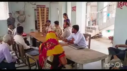 कुर्था: भूमि विवाद के निपटारे के लिए मानिकपुर थाना परिसर में जनता दरबार का आयोजन