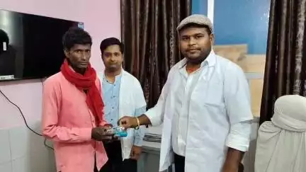 मझौलिया: मझौलिया सामुदायिक स्वास्थ्य केंद्र में नेत्र रोगियों को मिला चश्मा