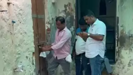 सावर: नगर परिषद टीम ने भट्टा बस्ती में अवैध बूचड़खाना किया सीज, भैंसों को कराया मुक्त और नोटिस किया चस्पा