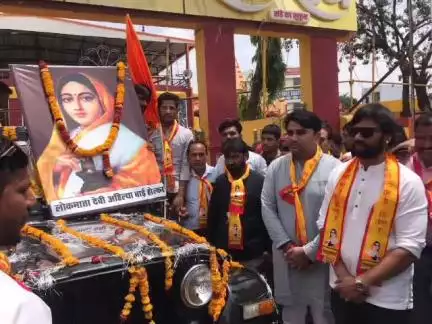 सीहोर नगर: गीता मानस भवन से लोकमाता देवी अहिल्याबाई की जयंती पर निकाला गया चल समारोह, नगर पालिका अध्यक्ष हुए शामिल