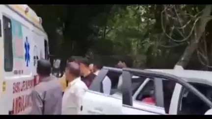 जोगिंदर नगर: तूफान की चपेट में आया पैराग्लाइडर पायलट, जोगिंदरनगर के पहलून गांव में घर के लेंटर पर गिरा; आई गंभीर चोटें
