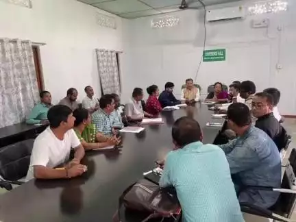 ছিপাঝাৰ: ছিপাঝাৰৰ সমজিলাৰ কাৰ্যালয়ত বান পৰিস্থিতি সন্দৰ্ভত সভা, উপস্থিত বিধায়ক,সমজিলাৰ আয়ুক্ত
