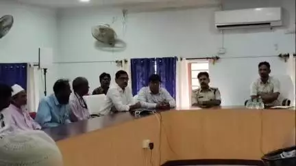 আউশগ্রাম ১: ঈদুল আজহা উপলক্ষ্যে আউশগ্রাম-১ ব্লক অফিসে সমন্বয় বৈঠক, সাম্প্রদায়িক সম্প্রীতি অটুট রাখার বার্তা বিধায়কের