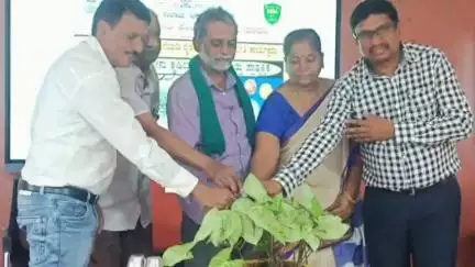 ಹಿರಿಯೂರು: ಬಬ್ಬೂರುಫಾರಂನ ಜಿಲ್ಲಾ ಕೃಷಿ ತರಬೇತಿ ಕೇಂದ್ರದಲ್ಲಿ ಜಿಲ್ಲೆಯ ರೈತರಿಗೆ ಜೇನು ಕೃಷಿಯ ಕುರಿತು ಎರಡು ದಿನದ ತರಬೇತಿ ಕಾರ್ಯಕ್ರಮ ಉದ್ಘಾಟನೆ