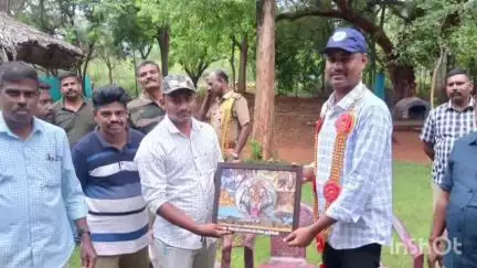 மேட்டுப்பாளையம்: மேட்டுப்பாளையம் வனச்சரக அலுவலர் காரமடைக்கு பணியிட மாற்றம் டெப்போ அலுவலகத்தில் பிரிவு உபச்சார விழா நடைபெற்றது