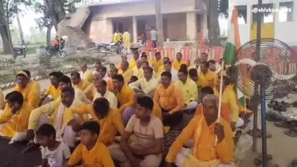 खजुरिया पचपेड़ा में गायत्री परिवार द्वारा चलाया गया नशा मुक्ति अभियान कमलेश गंगवार ने किया रवाना चेयरमैन ने किया स्वागत