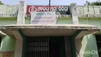 ବୀରମହାରାଜପୁର: ଚରଦା ଛକରେ ଅବକାରୀ ବିଭାଗର ଚଢ଼ାଉ, କାର ସହ ୪ ଶହ ଲିଟର ମଦ ଜବତ, ଘଟଣାସ୍ଥଳରୁ ଅଭିଯୁକ୍ତ ଫେରାର
