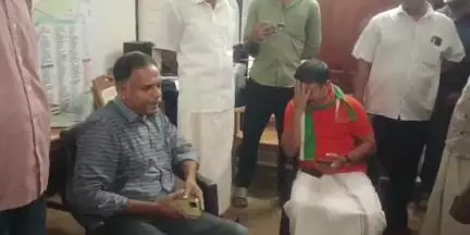 കുന്നത്തൂർ: വൈദ്യുതി മുടങ്ങിയിട്ട് നാല് ദിവസം, ശാസ്താംകോട്ട കെ.എസ്.ഇ.ബി അസി. എക്സിക്യൂട്ടീവ് എഞ്ചിനീയറെ തടഞ്ഞുവച്ചു