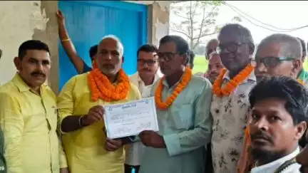 कुमारखंड: कुमारखंड राजद प्रखंड अध्यक्ष अरुण कुमार 10वीं बार निर्विरोध चुने गए, कार्यकर्ताओं ने दी बधाई